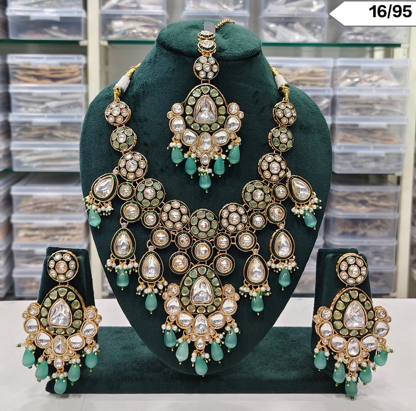 Kundan Bridal Jewellery Set with Maang Tikka & Earrings - Lucentemarket