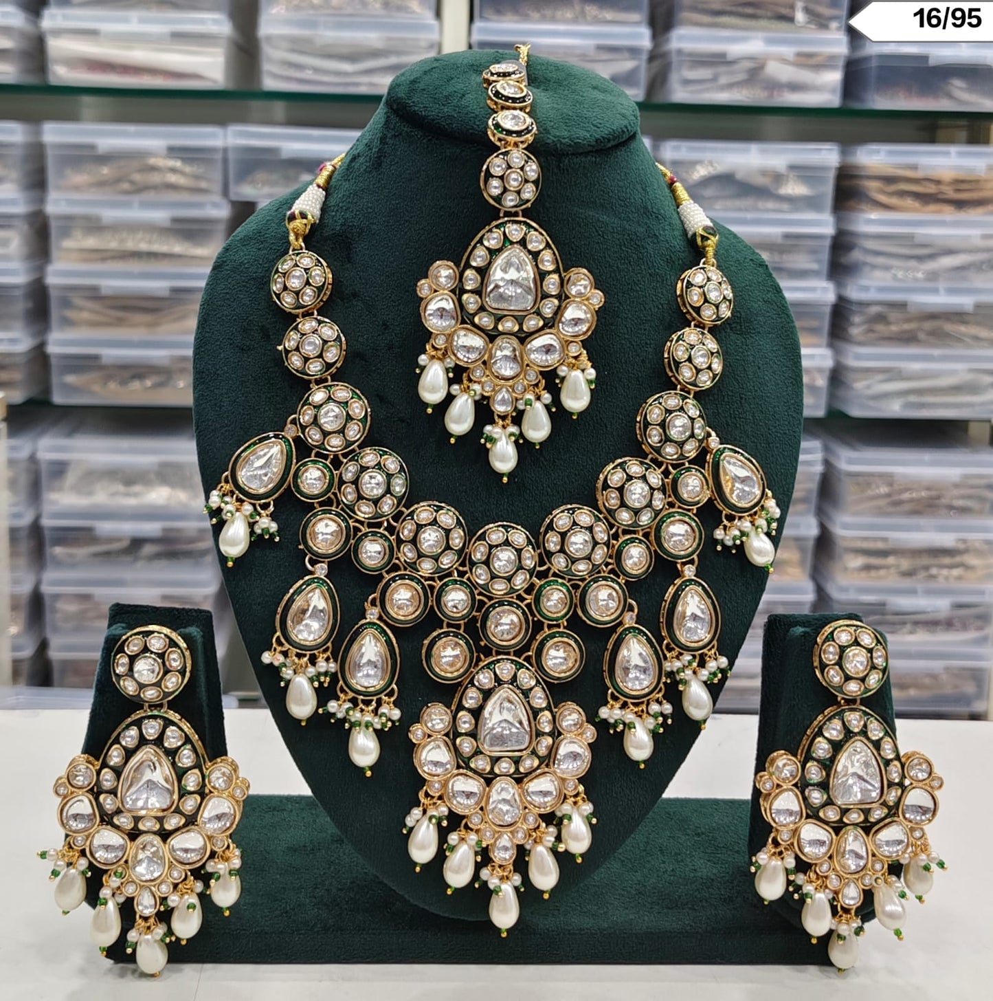 Kundan Bridal Jewellery Set with Maang Tikka & Earrings - Lucentemarket