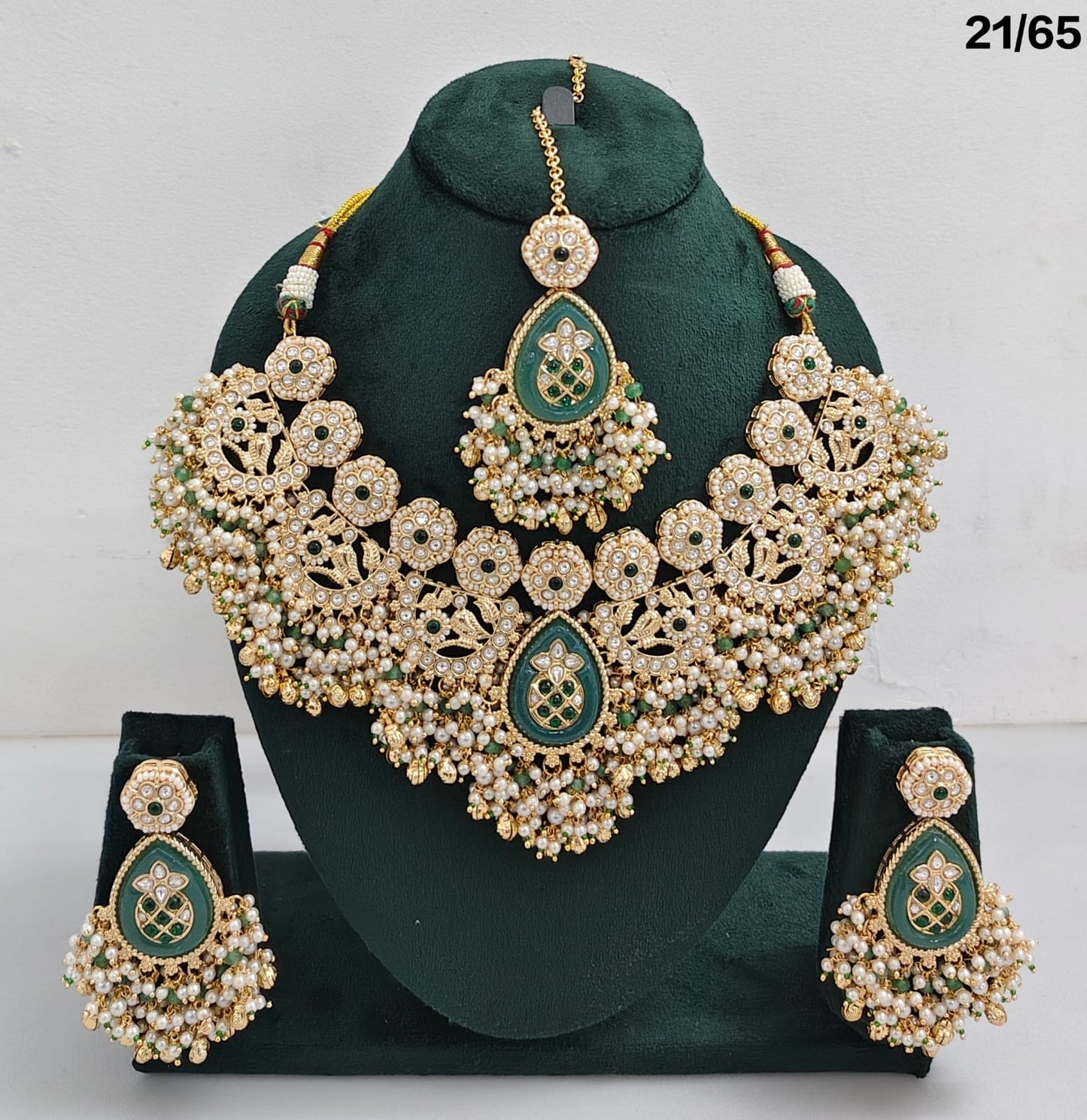 Grand Kundan Bridal Necklace Set with Beaded Pearls & Matching Earrings – Maang Tikka Included