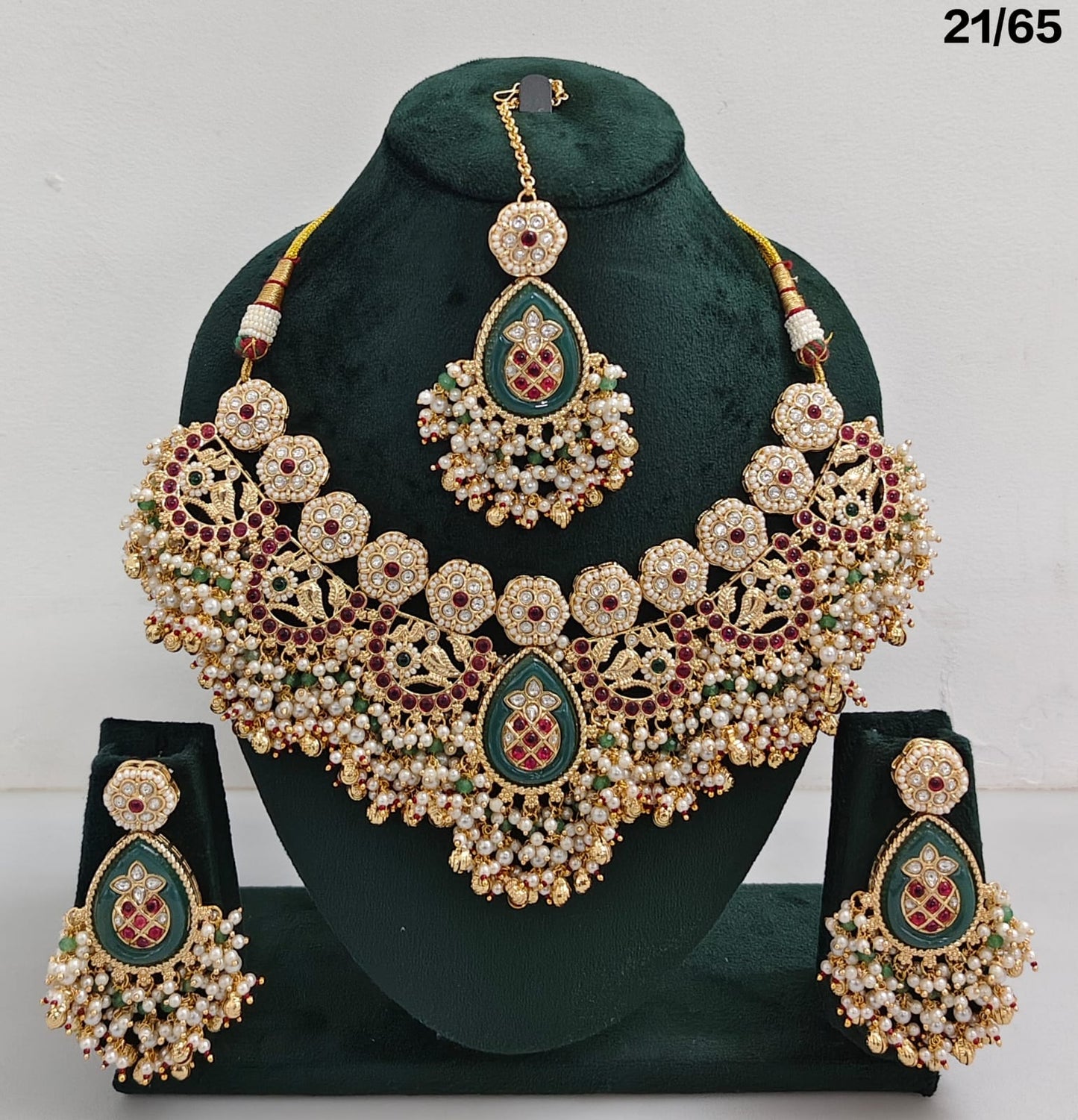 Grand Kundan Bridal Necklace Set with Beaded Pearls & Matching Earrings – Maang Tikka Included