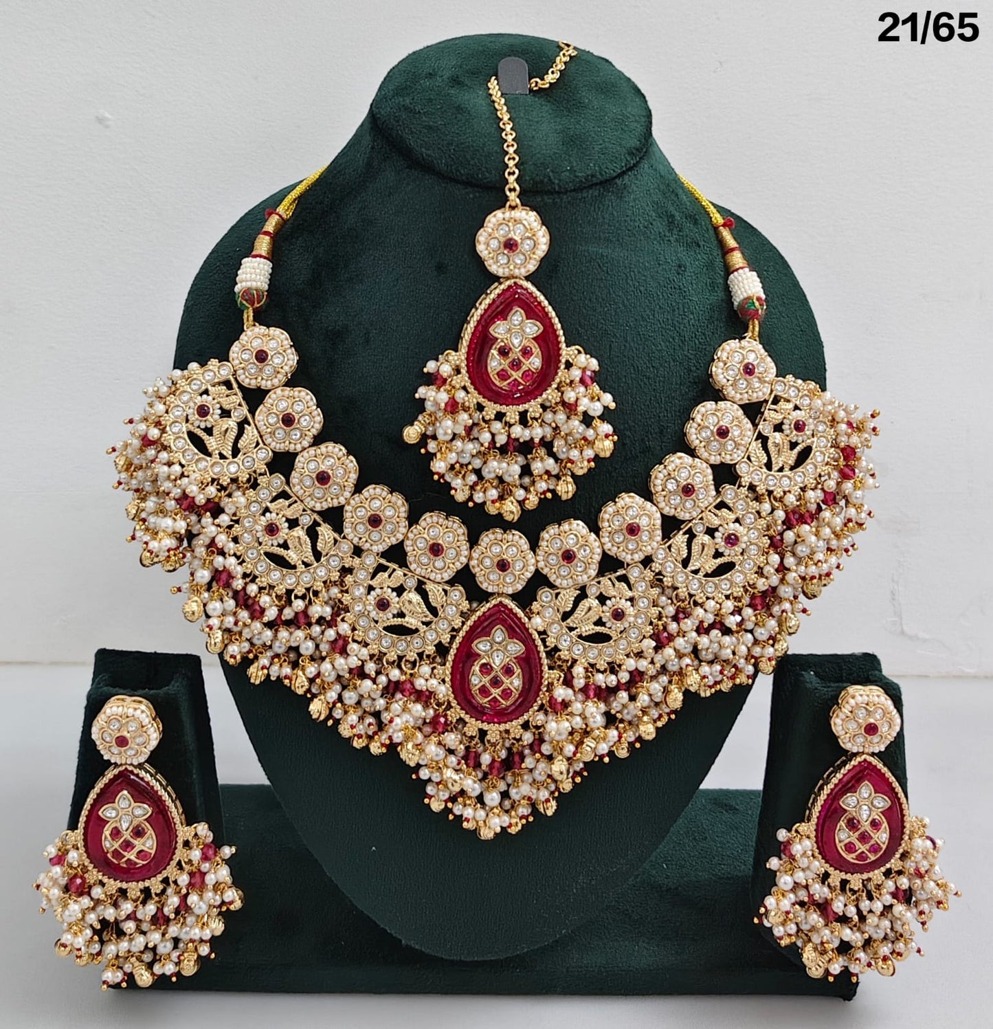 Grand Kundan Bridal Necklace Set with Beaded Pearls & Matching Earrings – Maang Tikka Included