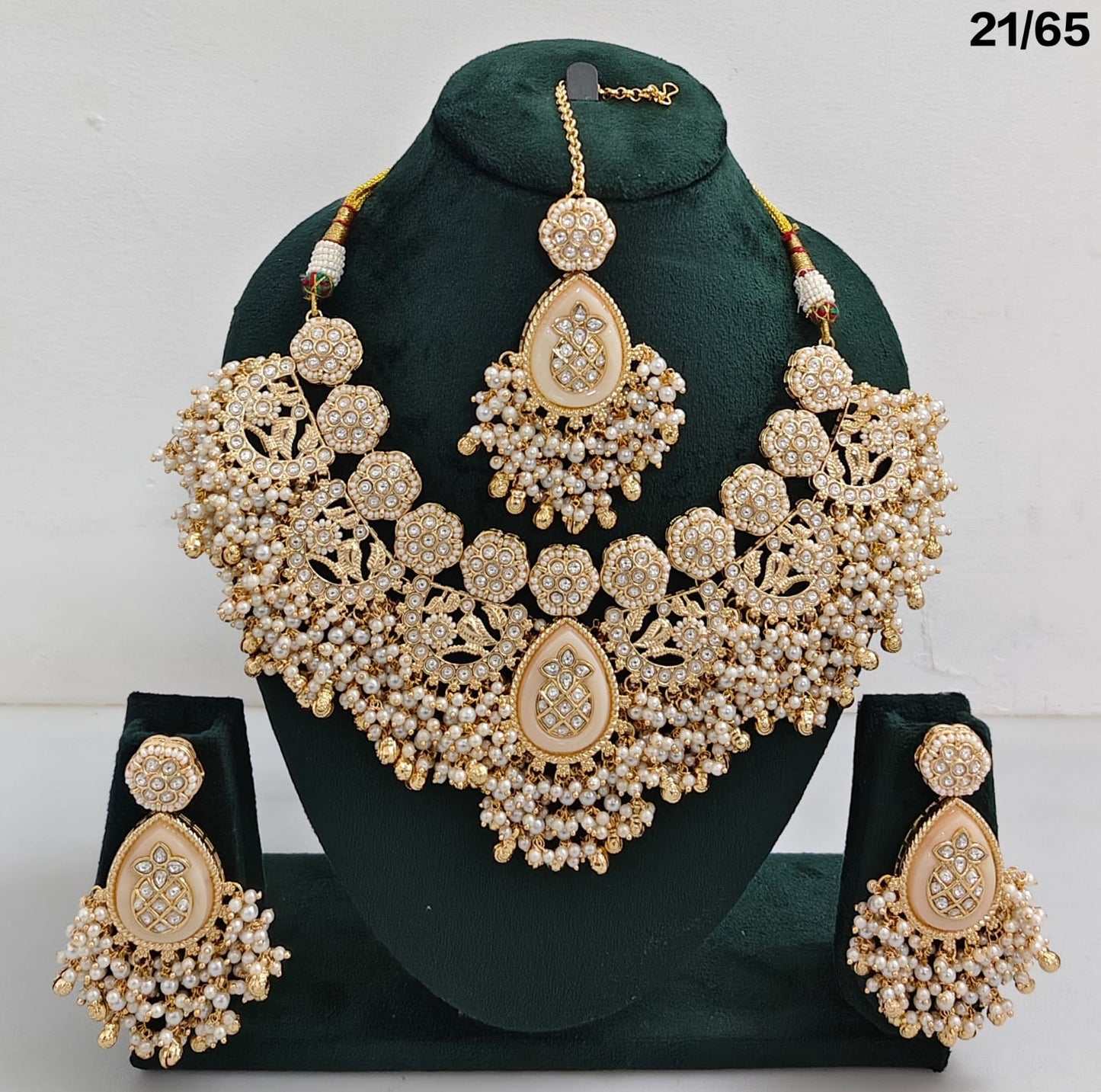 Grand Kundan Bridal Necklace Set with Beaded Pearls & Matching Earrings – Maang Tikka Included