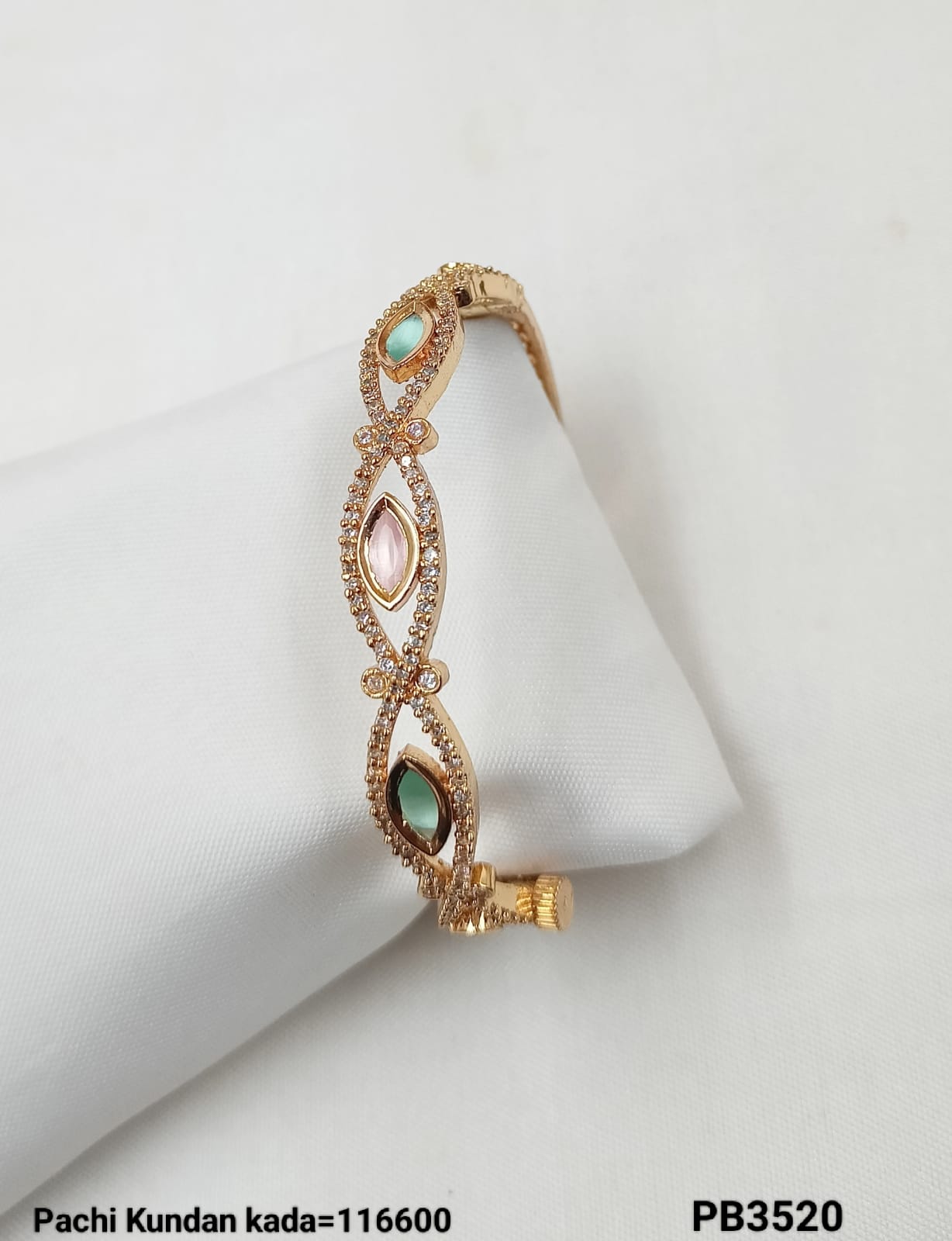 Gold Plated Fashionable Pachi Kundan Bracelet
