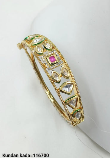 Traditional Pachi Kundan Bracelet with Intricate Detailing