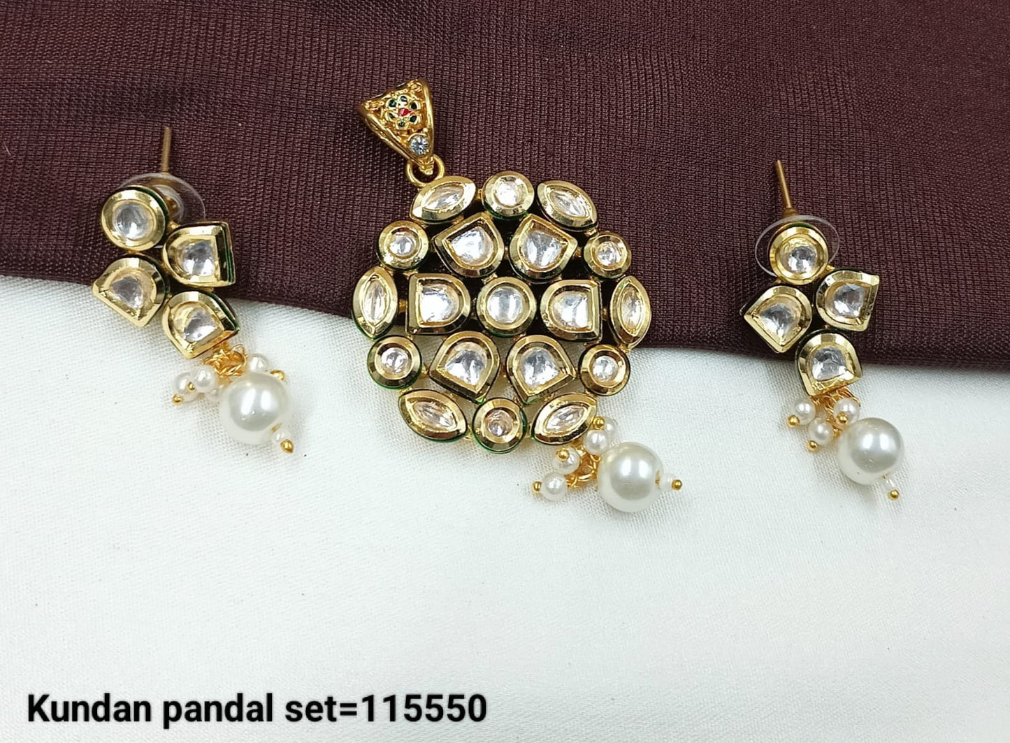 Elegant Kundan Pandal Pendant Set with Matching Earrings