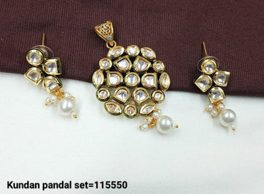 Elegant Kundan Pandal Pendant Set with Matching Earrings