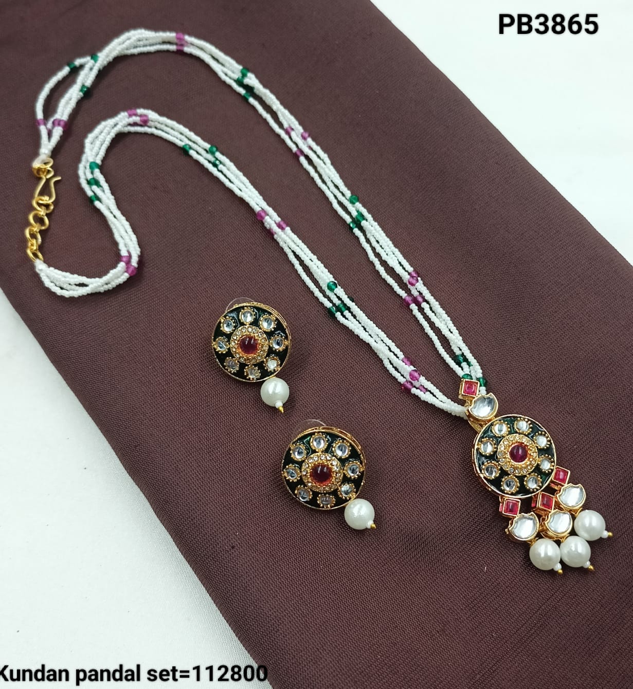 Royal Kundan Jewelry Set with Statement Pendant