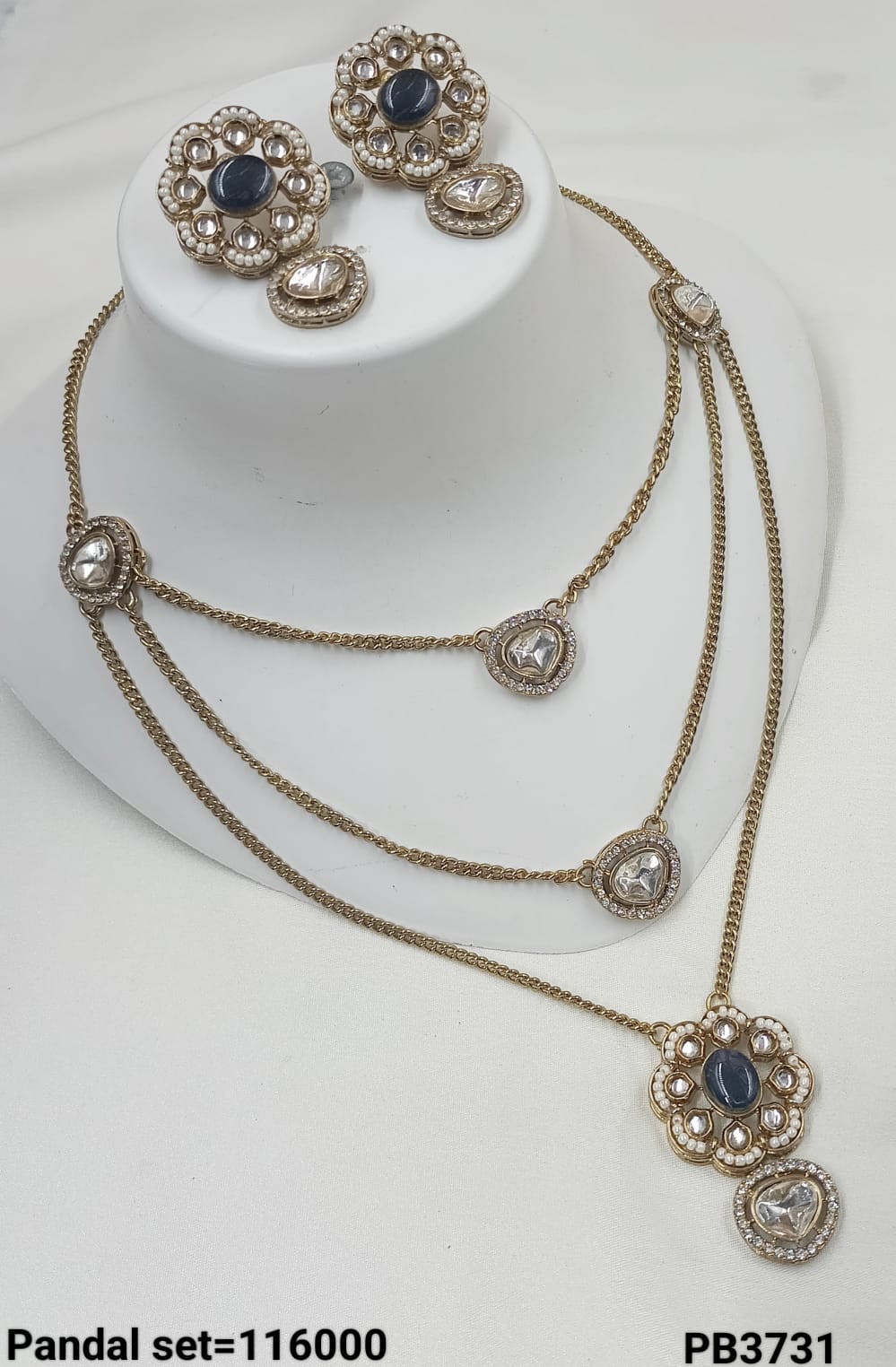 Antique Gold Plated Kundan Pendant Set