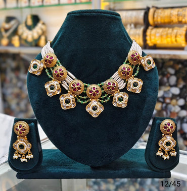 Elegant Floral Pearl Necklace Set with Intricate Detailing