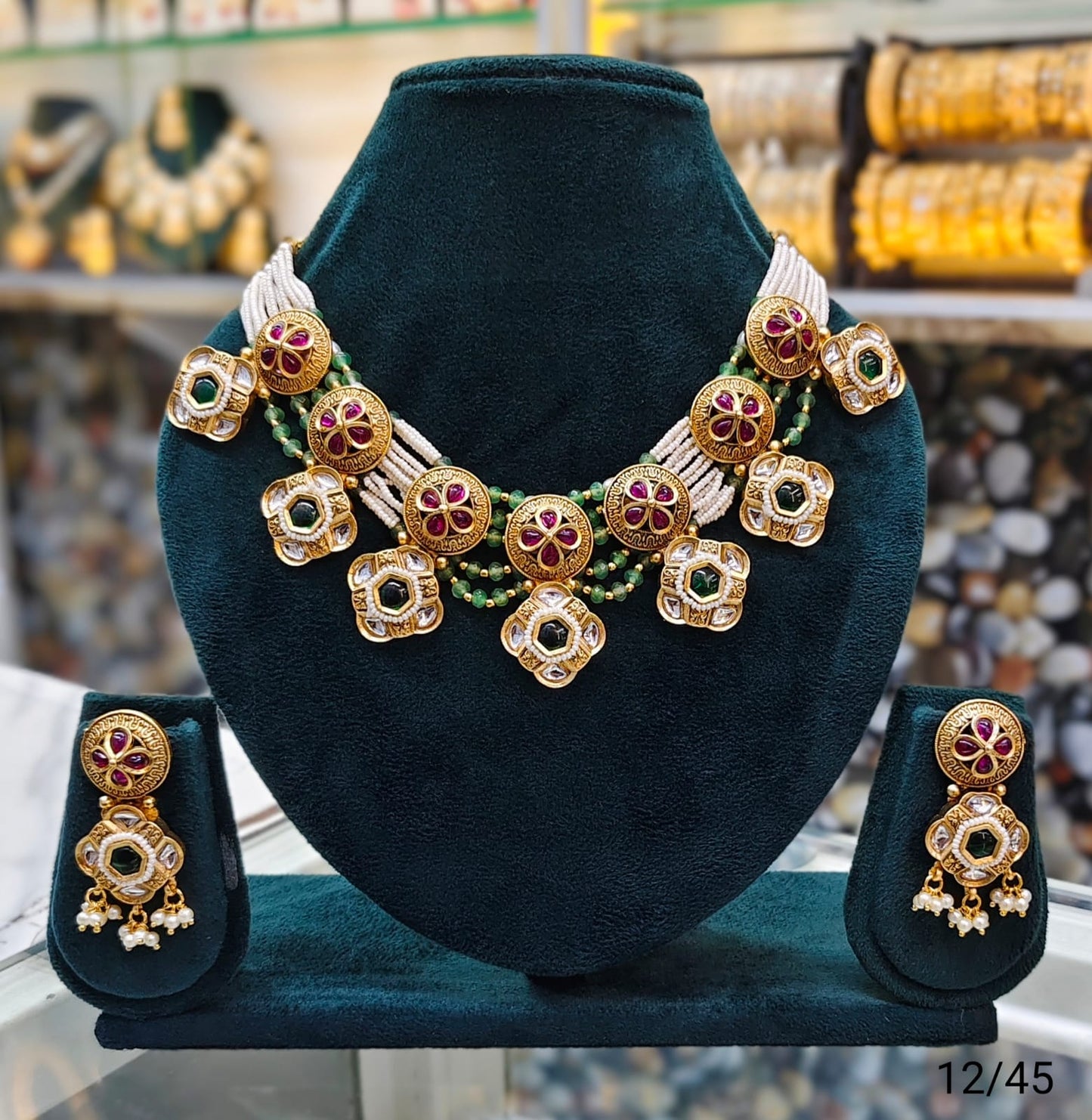 Elegant Floral Pearl Necklace Set with Intricate Detailing