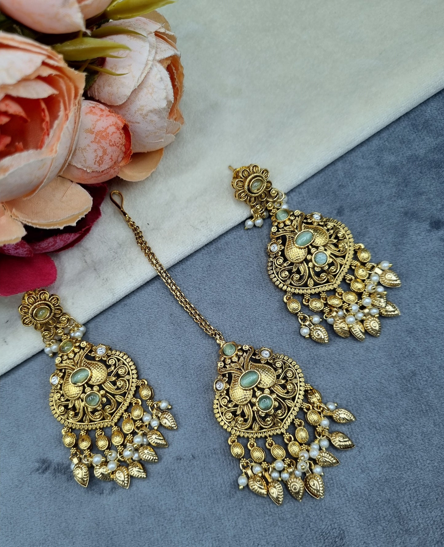Antique Gold Earrings & Maangtikka Set