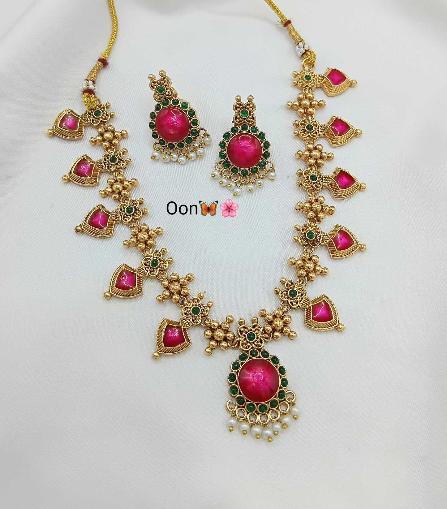 Emerald Green Cabochon Temple Necklace with Textured Gold Beads