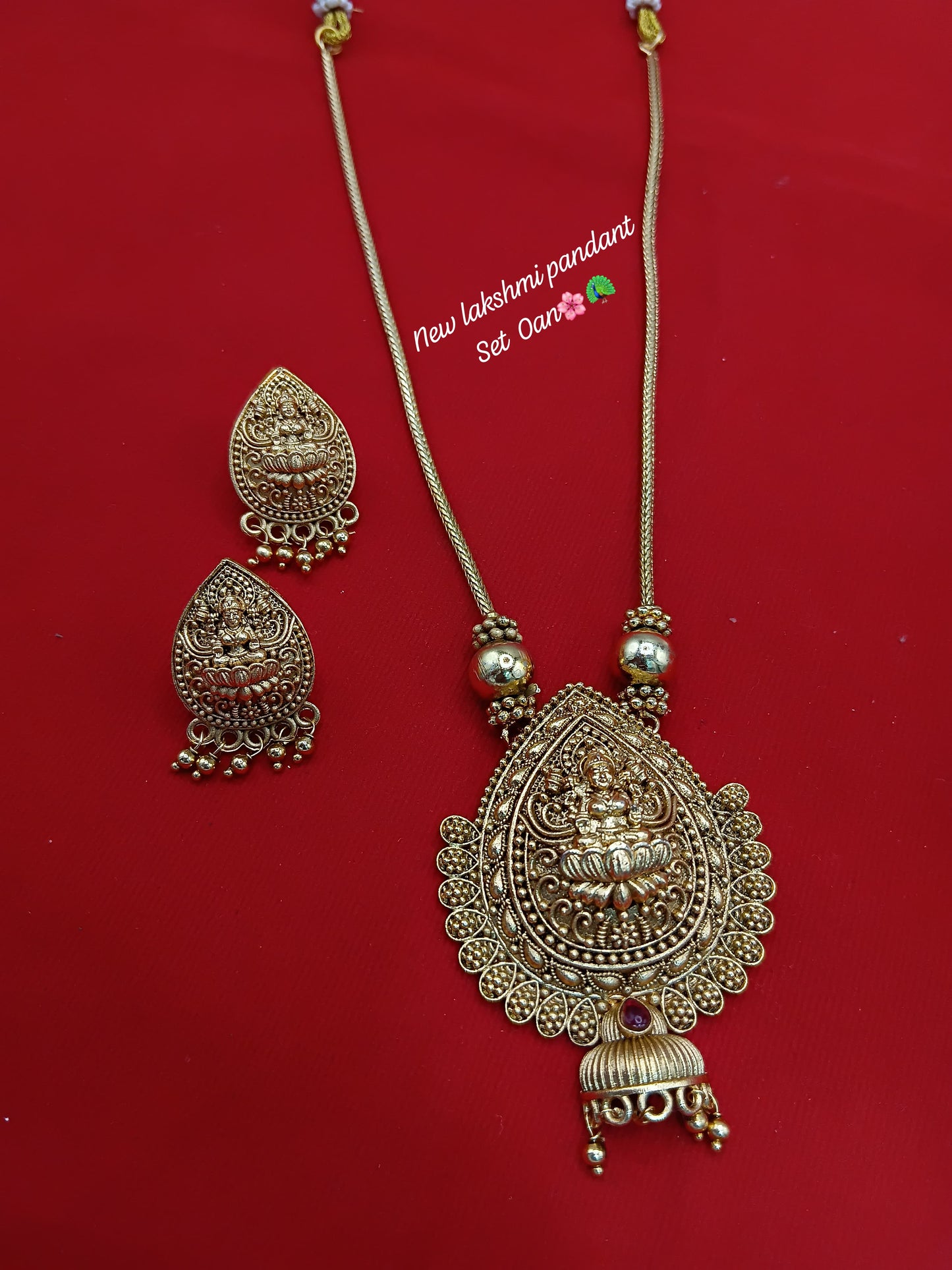 Traditional Temple Lakshmi Pendant Necklace Set with Earrings - Lucentemarket