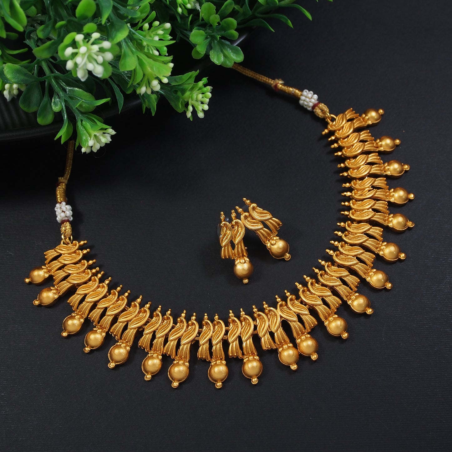 Traditional Leaf-Pattern Gold-Plated Necklace Set
