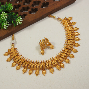 Traditional Leaf-Pattern Gold-Plated Necklace Set