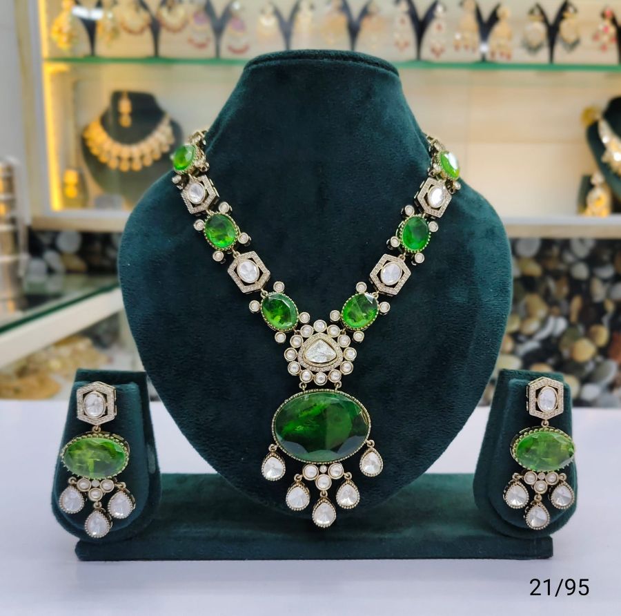 Antique Gold Plated Kundan Jewellery Set