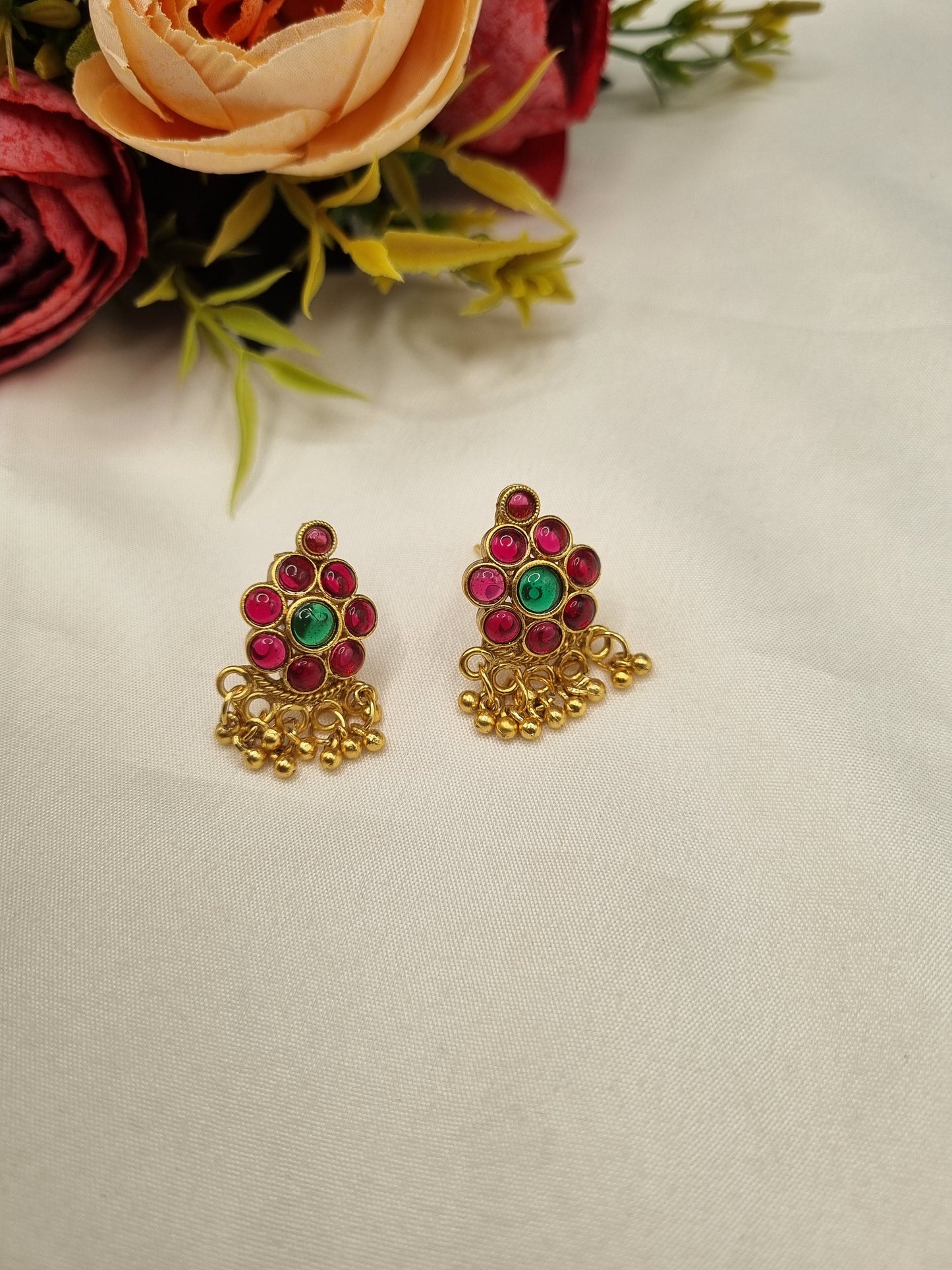 SUTHON STYLE FLORAL & LEAF CHARM NECKLACE SET