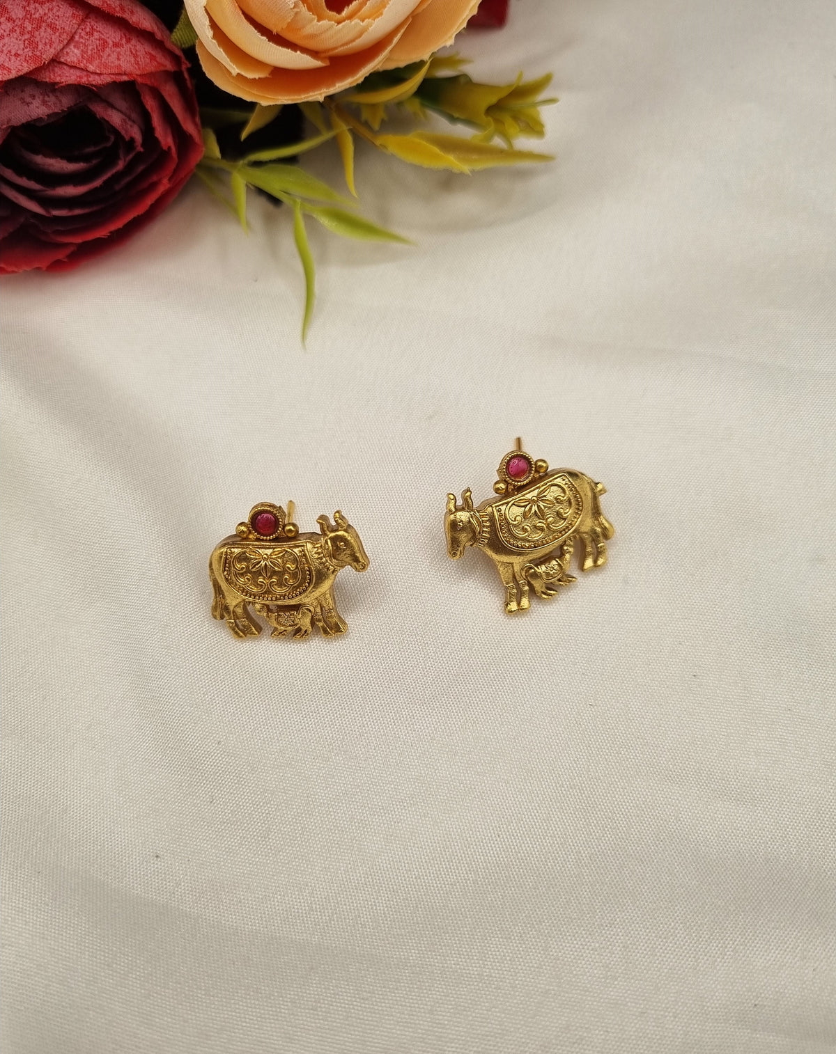 South Style Cow Motif Necklace Set