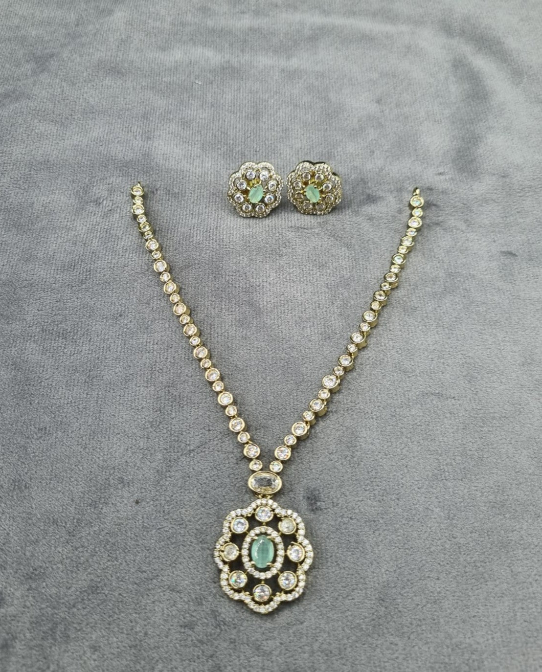 Vintage Floral Amethyst-Toned Pendant Set in Gold Finish with Studs