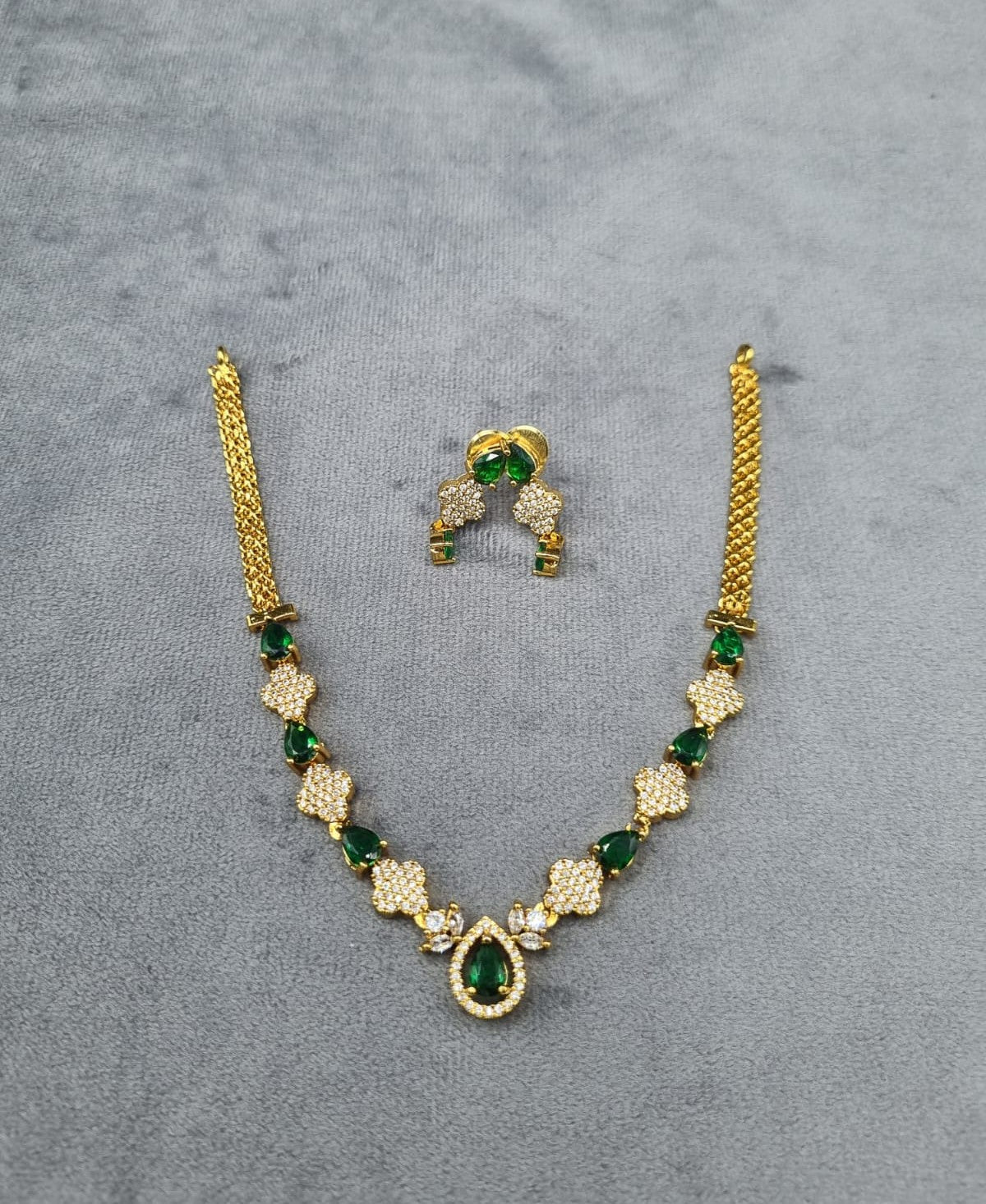 Sparkling Green Teardrop AD Necklace Set