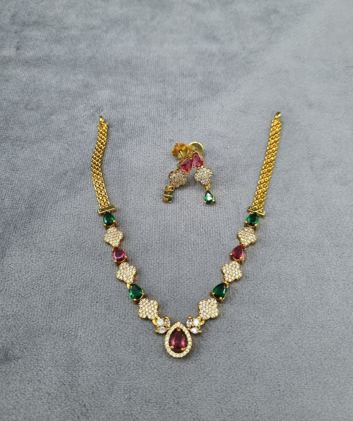 Sparkling Green Teardrop AD Necklace Set