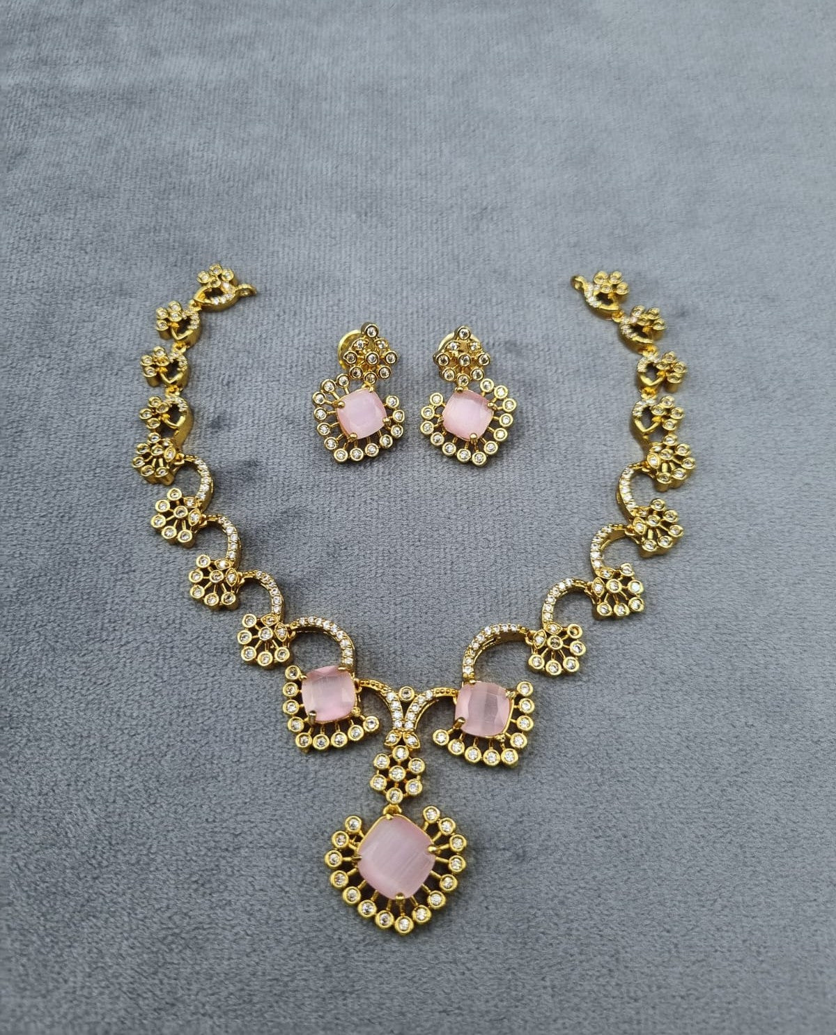 Elegant Gold-Tone Swirling Floral AD Necklace Set