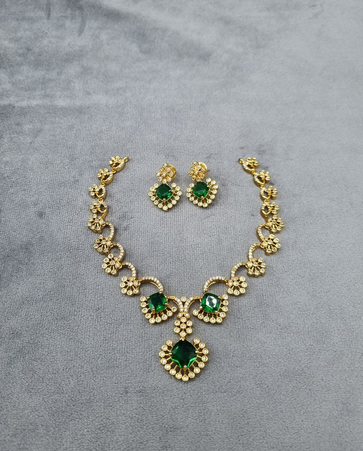 Elegant Gold-Tone Swirling Floral AD Necklace Set