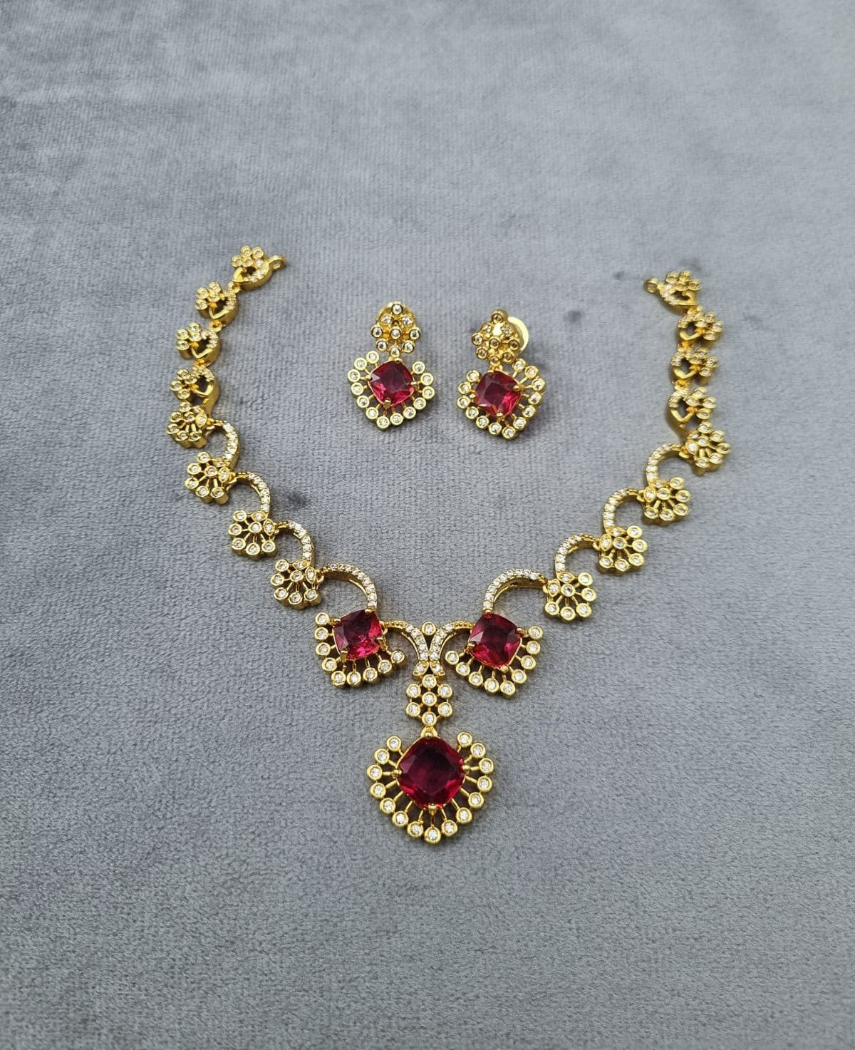 Elegant Gold-Tone Swirling Floral AD Necklace Set