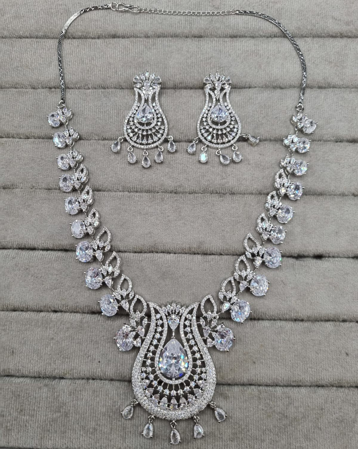 Luxurious Rhodium-Plated AD Paisley Jewellery Set