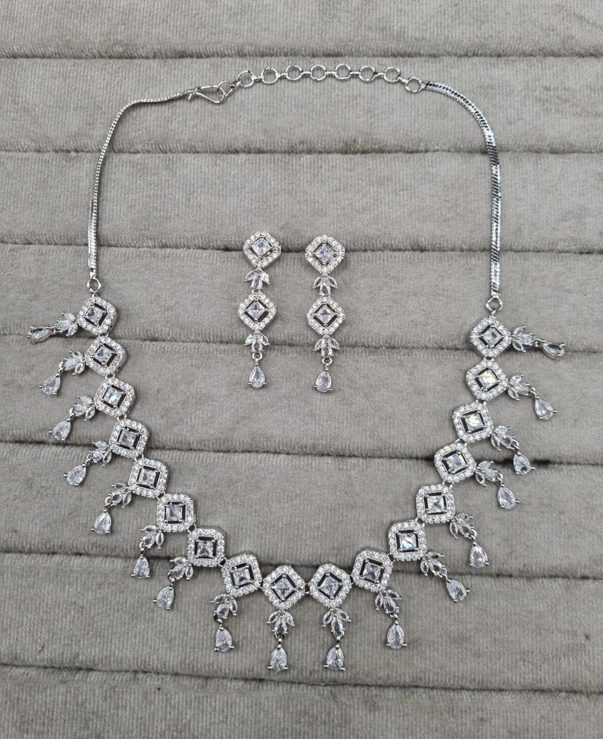 Geometric Link Set with Teardrop Jewellery set