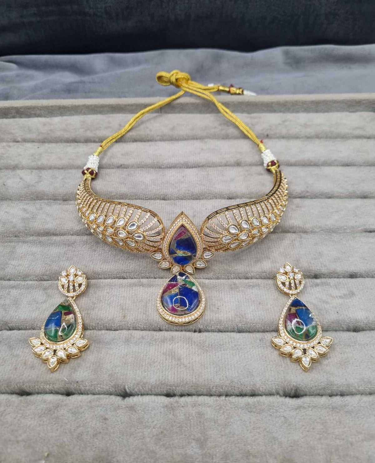 Luxurious Choker with Colorful Inlay Stones Earrings