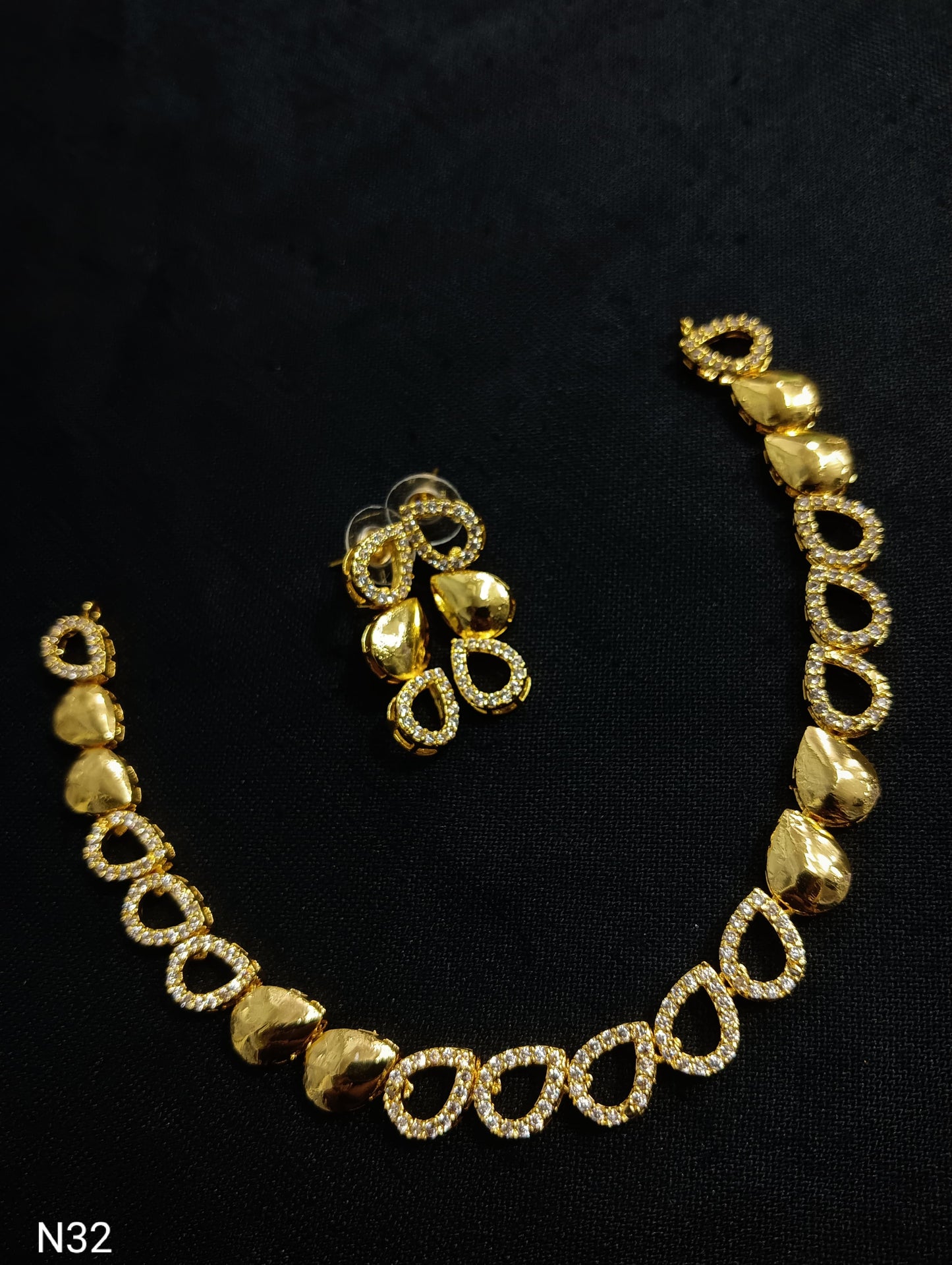 Halo Pear-Cut American Diamond Jewellery Set