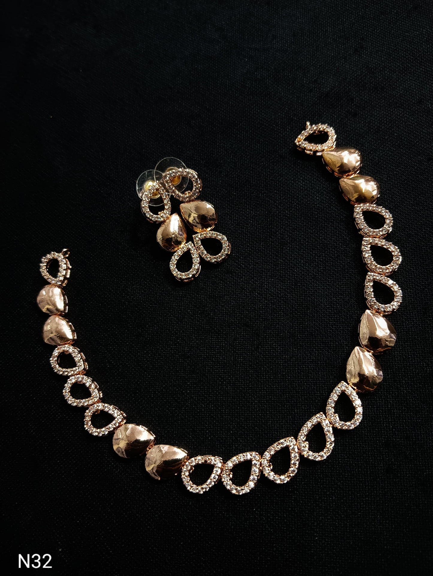 Halo Pear-Cut American Diamond Jewellery Set
