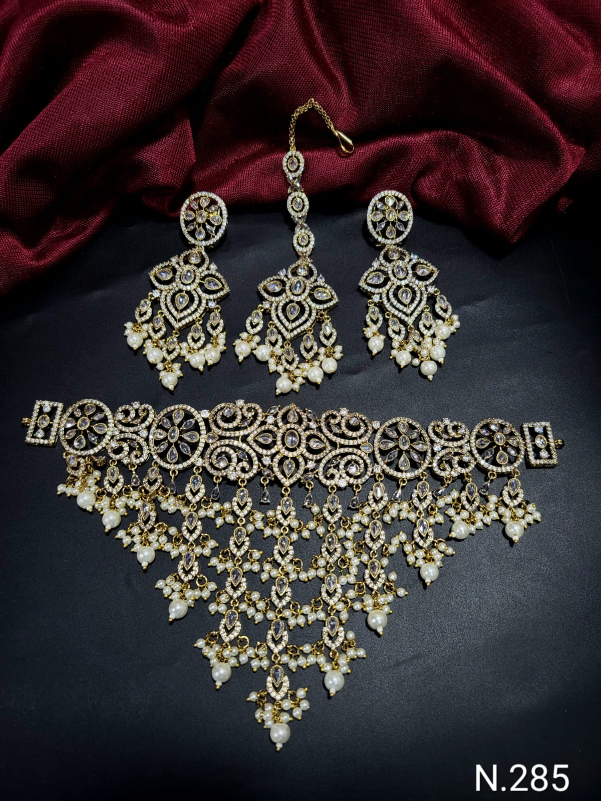 Fashionable American Diamond Silver Toned Studded Jewellery Set flower design With earring Necklace Set