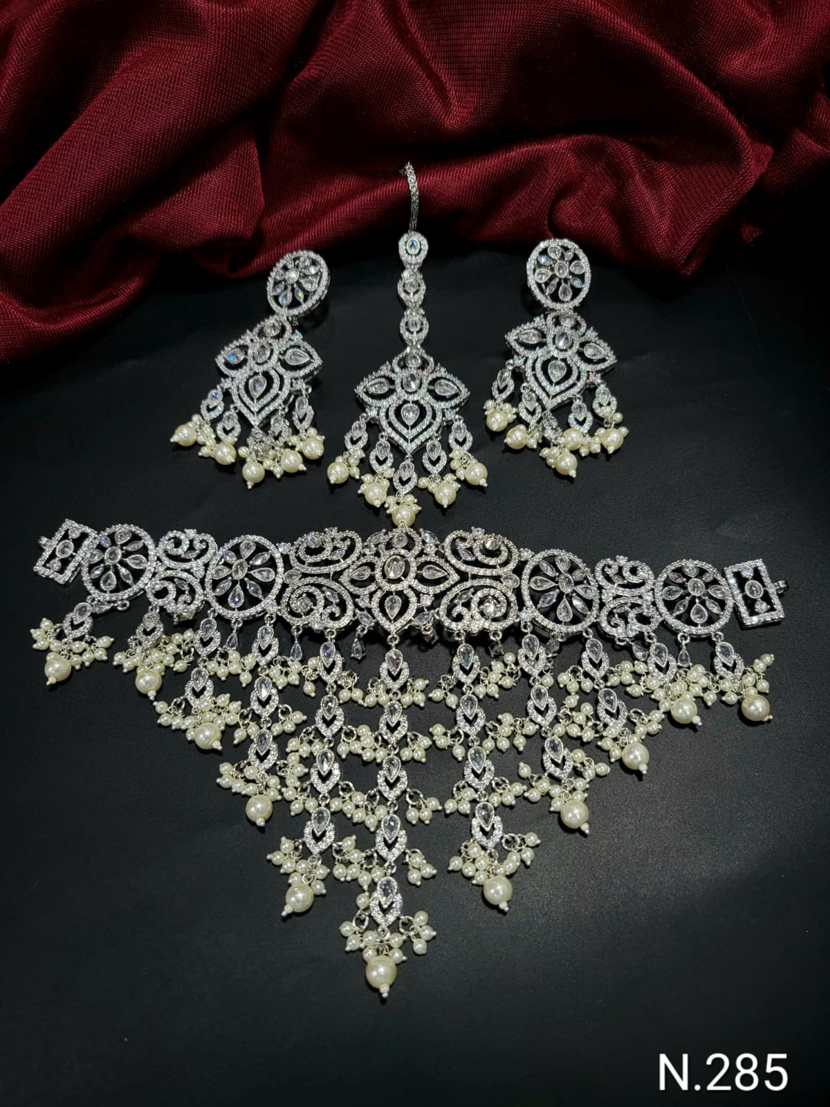 Fashionable American Diamond Silver Toned Studded Jewellery Set flower design With earring Necklace Set