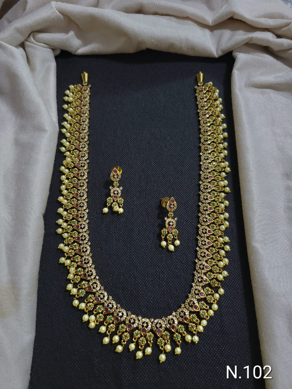 Elegant Traditional Necklace and Earrings Set with Pearl Detailing