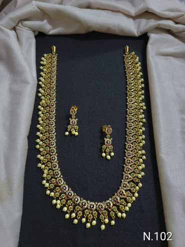 Elegant Traditional Necklace and Earrings Set with Pearl Detailing
