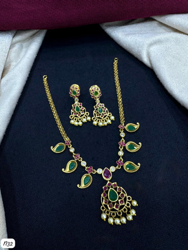 A.D Ethnic Gold Plated Kundan-Style Necklace and Earring Set