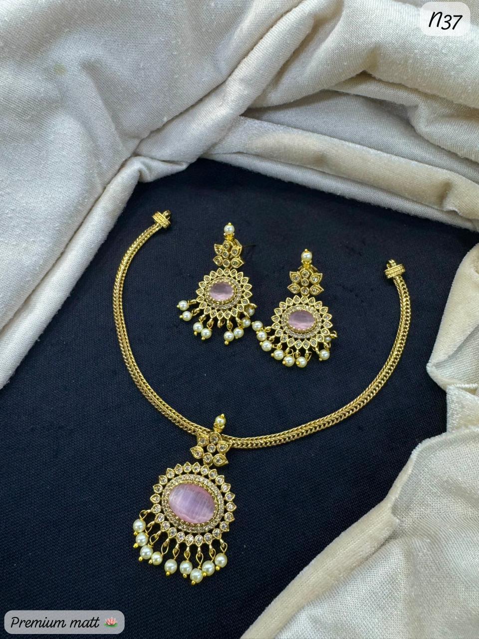 Royal Inspired Necklace Set with Intricate Detailing - Lucentemarket