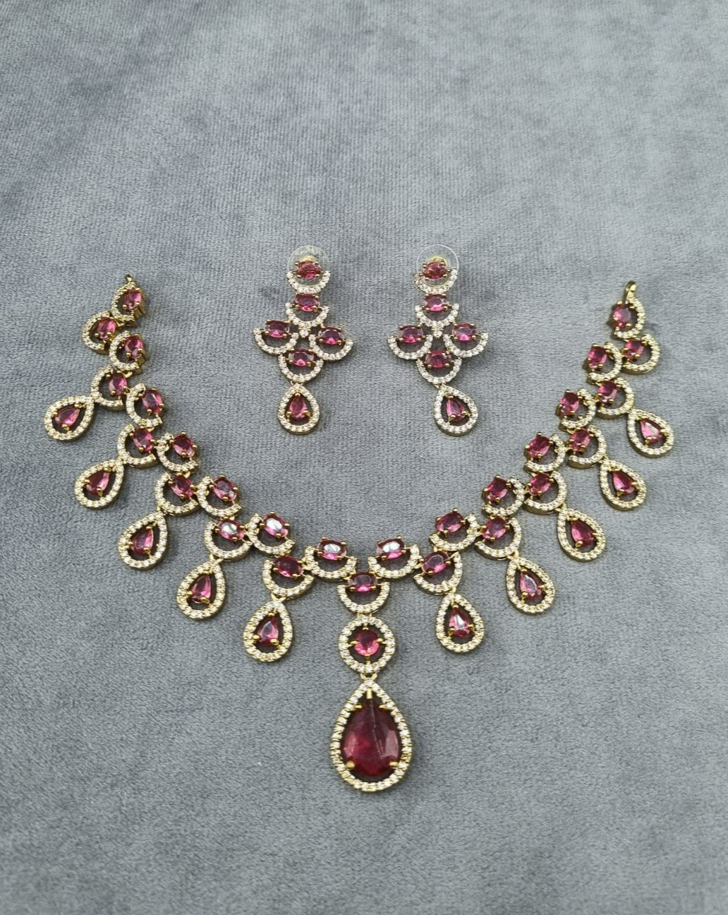 Imperial Emerald Green Pear-Drop Necklace Set