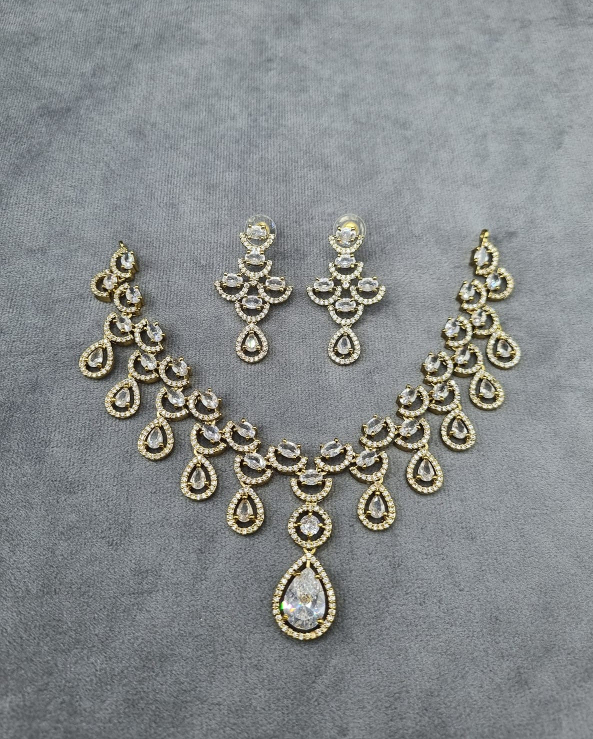 Imperial Emerald Green Pear-Drop Necklace Set
