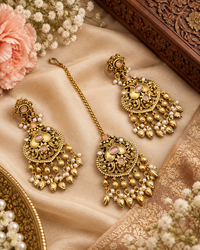 Antique Gold Earrings & Maangtikka Set
