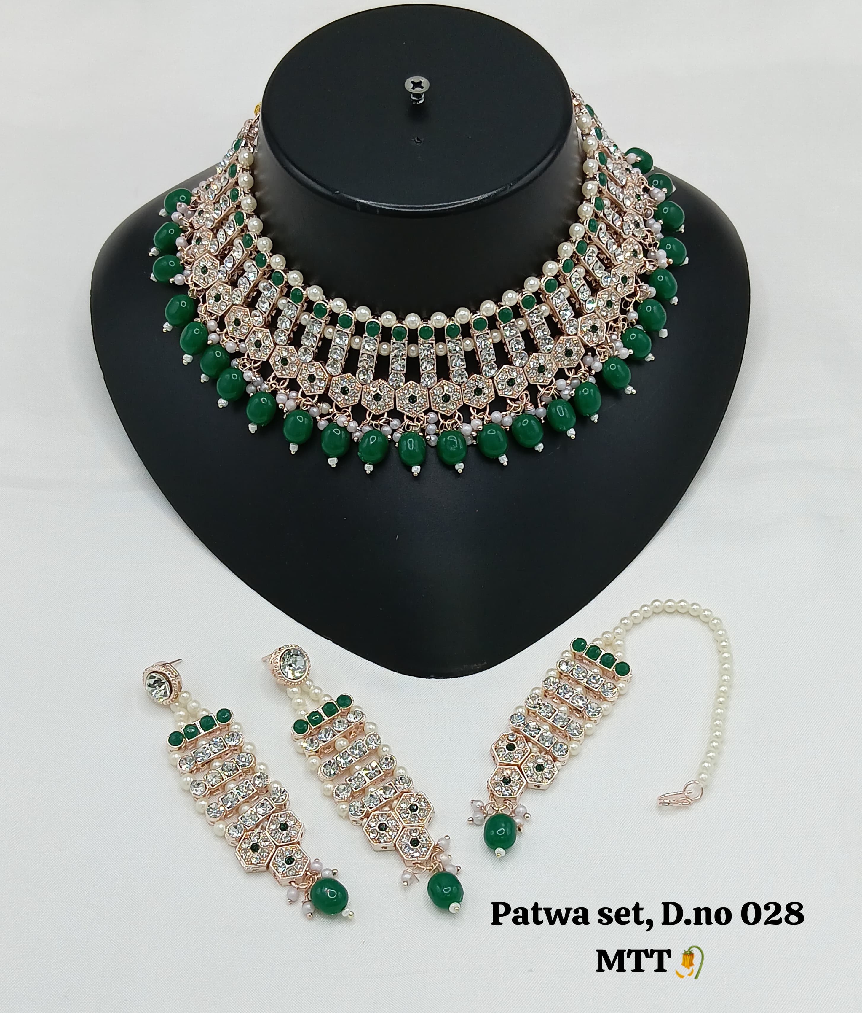 Fashionable Pearl Choker Jewellery Set