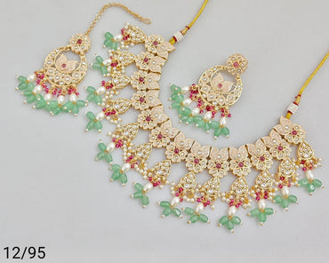 Elegant Traditional Jewelry Set with Intricate Detailing and Pearls