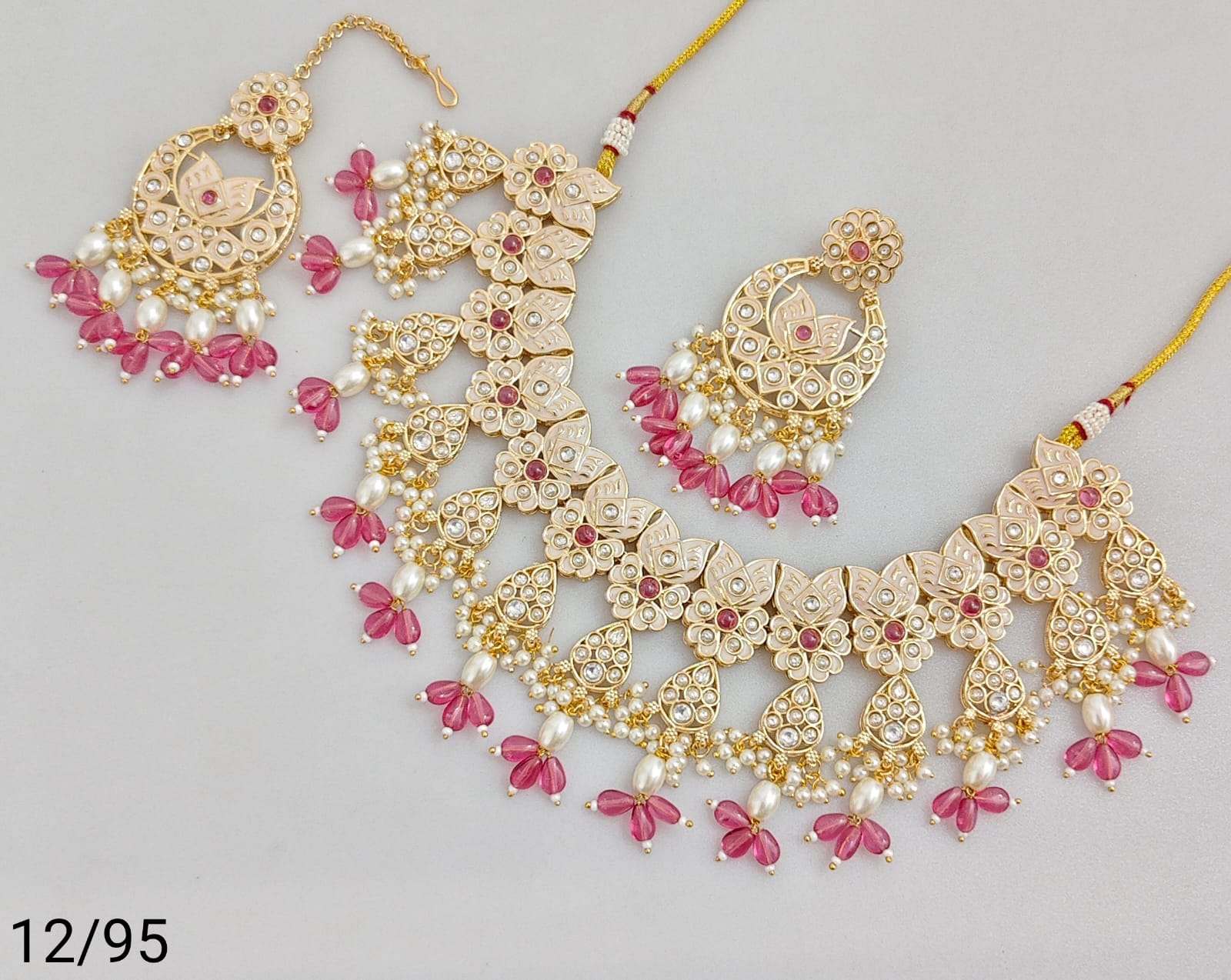 Elegant Traditional Jewelry Set with Intricate Detailing and Pearls