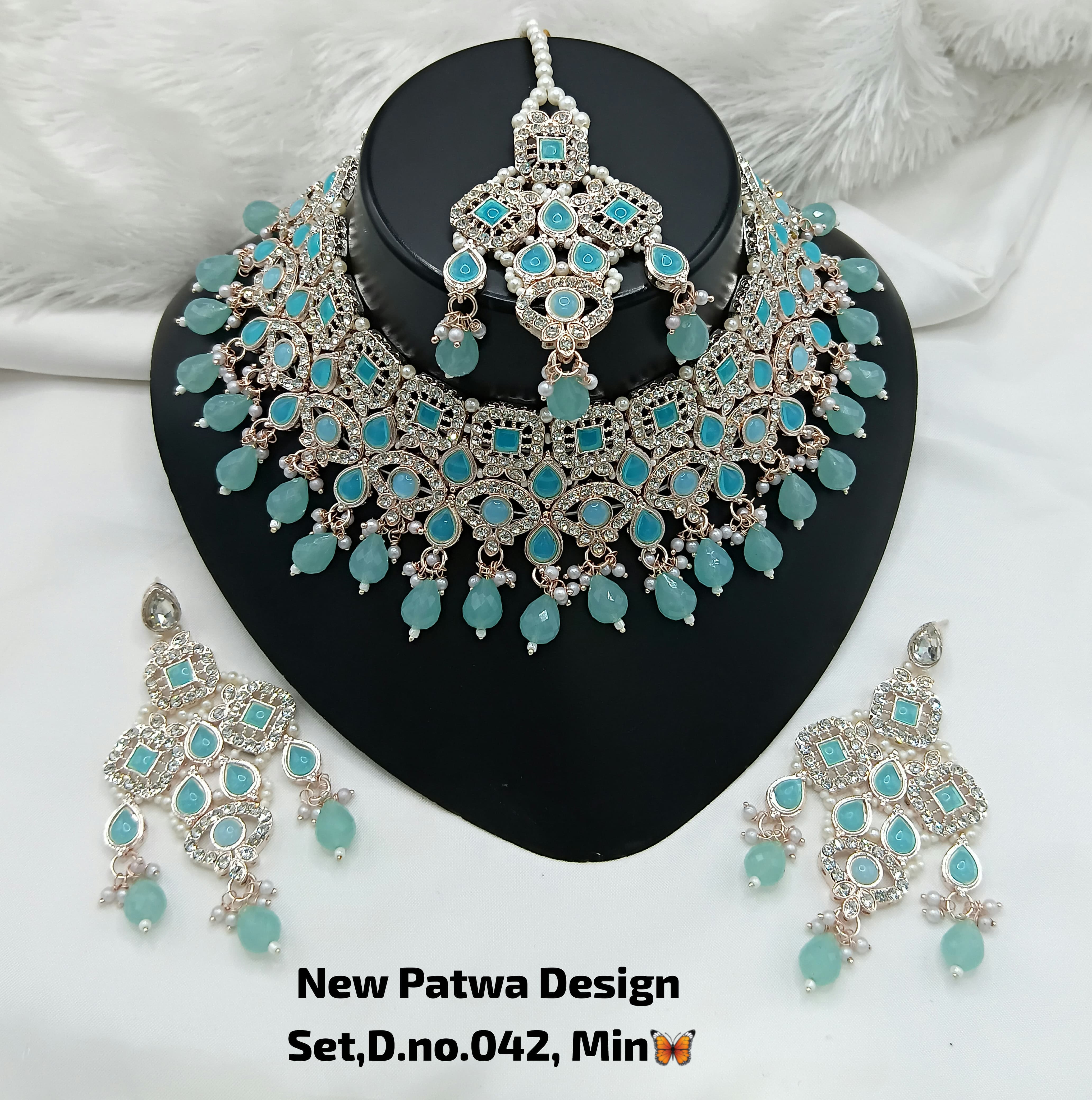 Rose Gold Patwa Choker Set with Maang Tikka