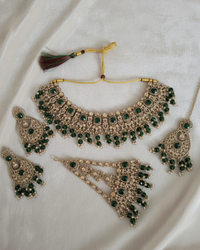 Traditional Gold Style Choker Set 4-Piece Necklace and Earring & Mangtika is Passa For Woman