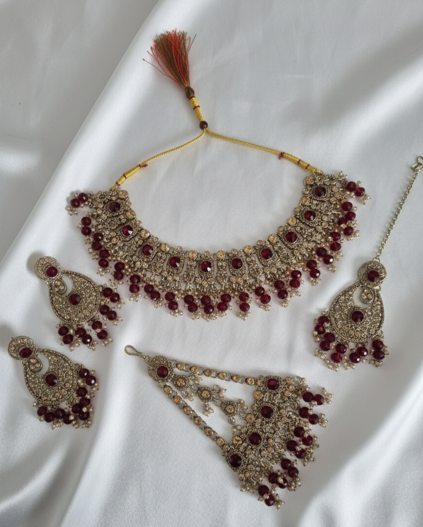 Traditional Gold Style Choker Set 4-Piece Necklace and Earring & Mangtika is Passa For Woman