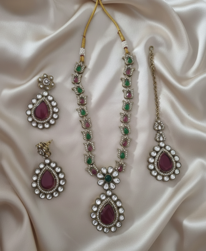 Emerald Green Antique Gold Necklace Set with Maang Tikka & Earrings