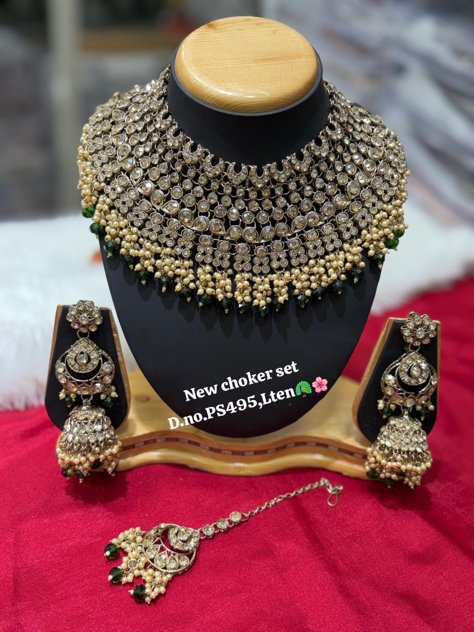 Antique Gold Emerald Accents Bridal Jewellery Set
